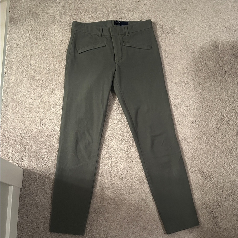 GAP women’s Khaki Green Chinos